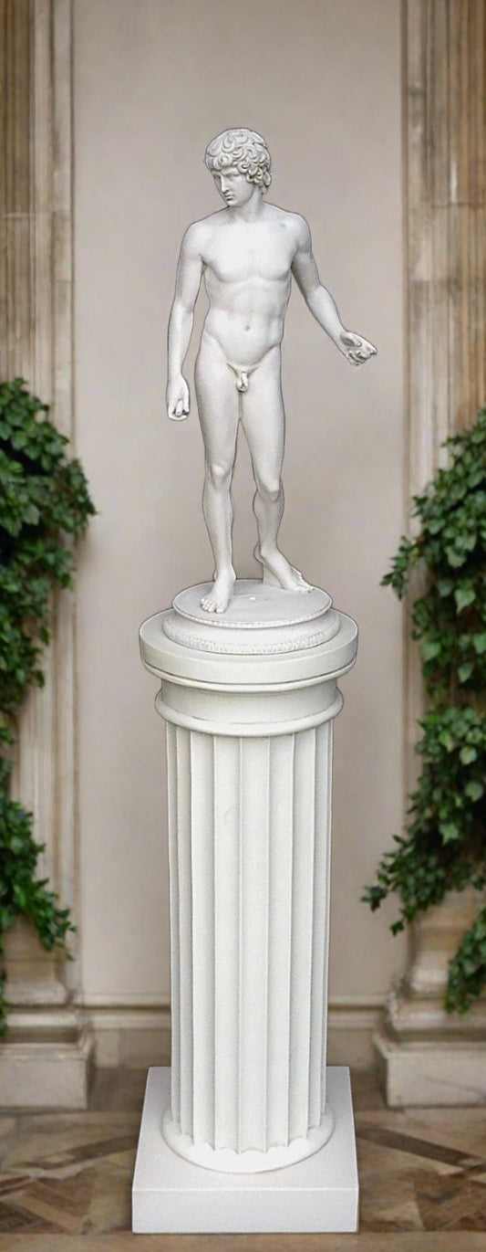 Antinous debout