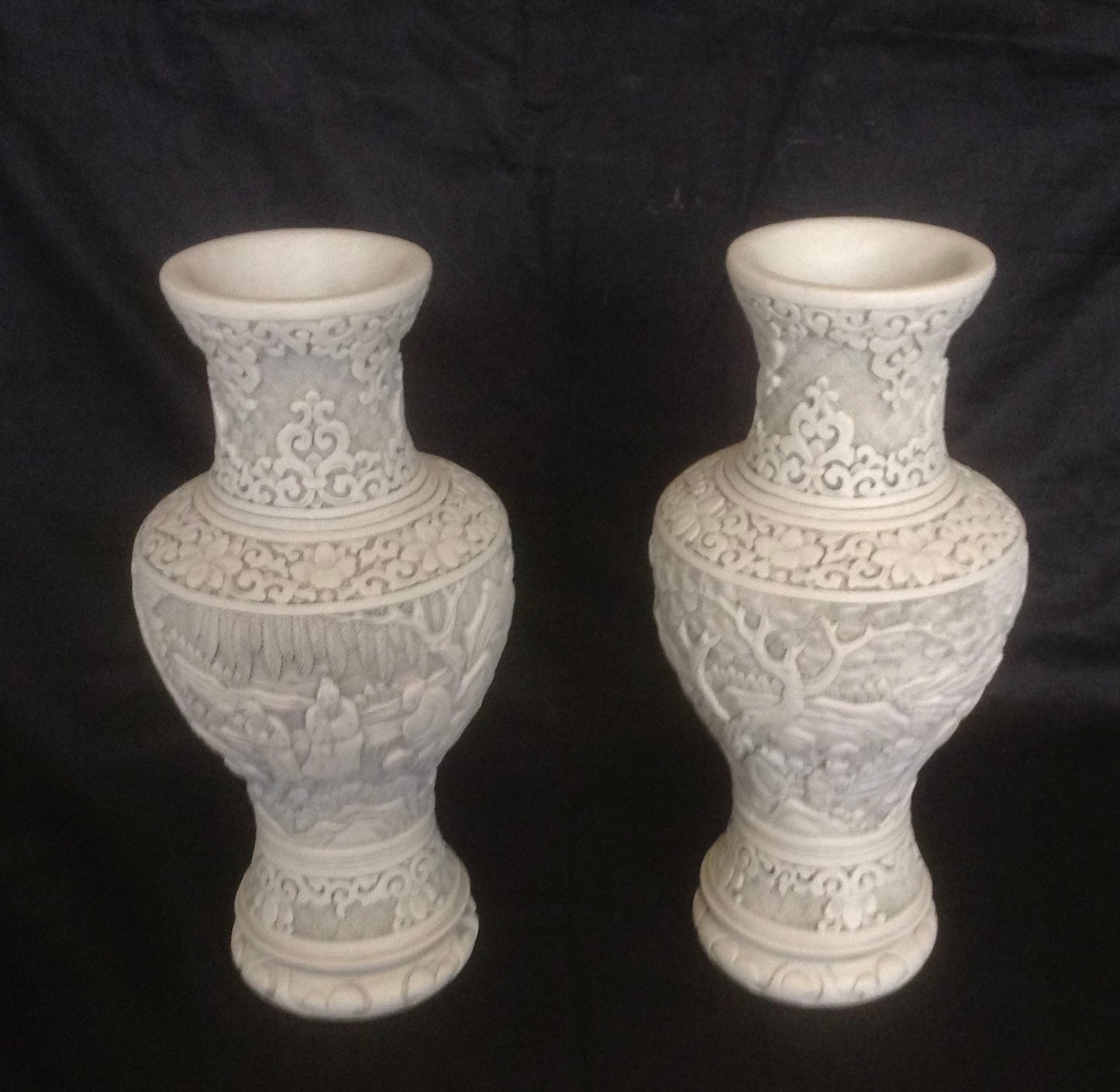 Vases sculptés orientaux