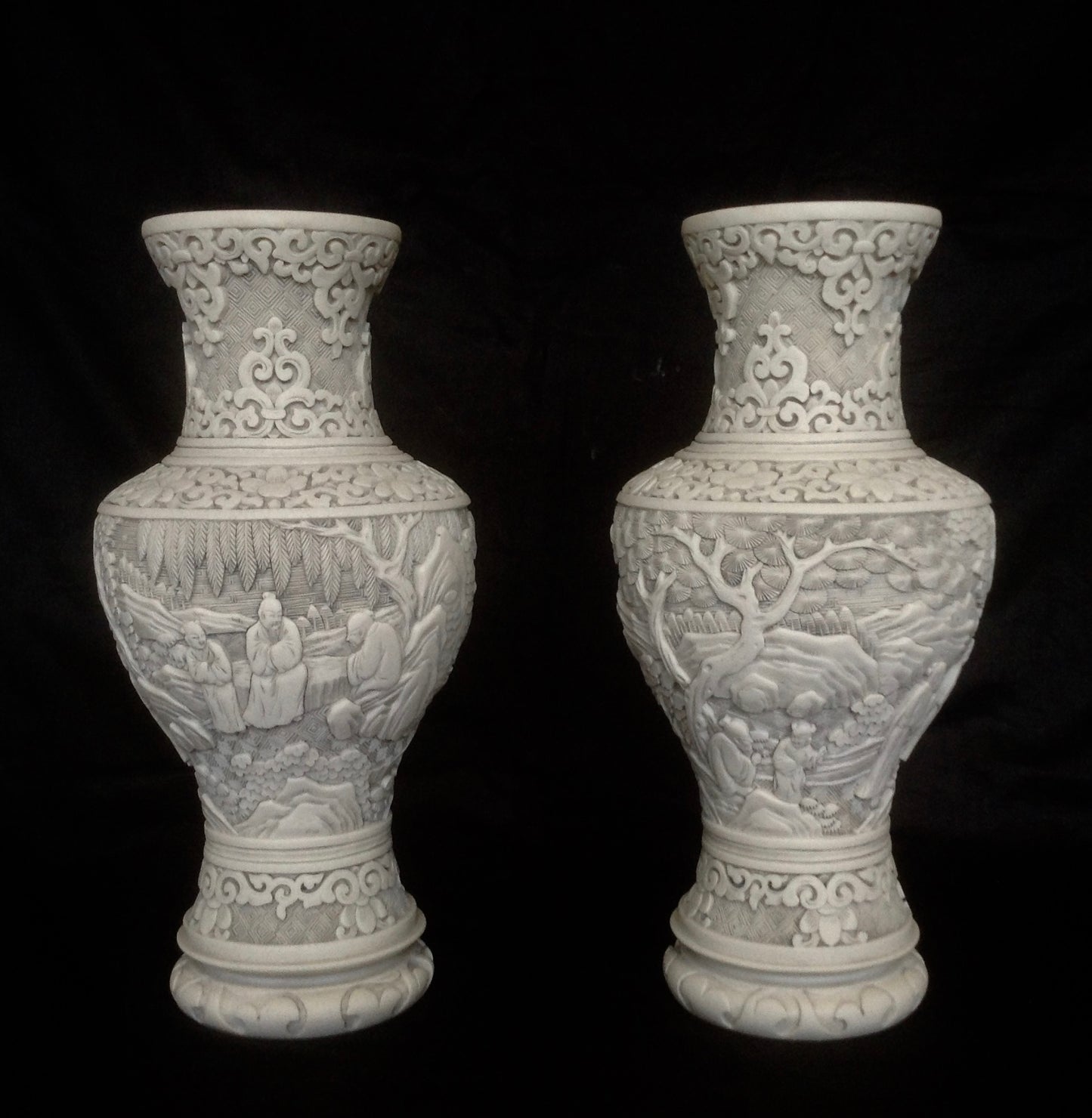 Vases sculptés orientaux